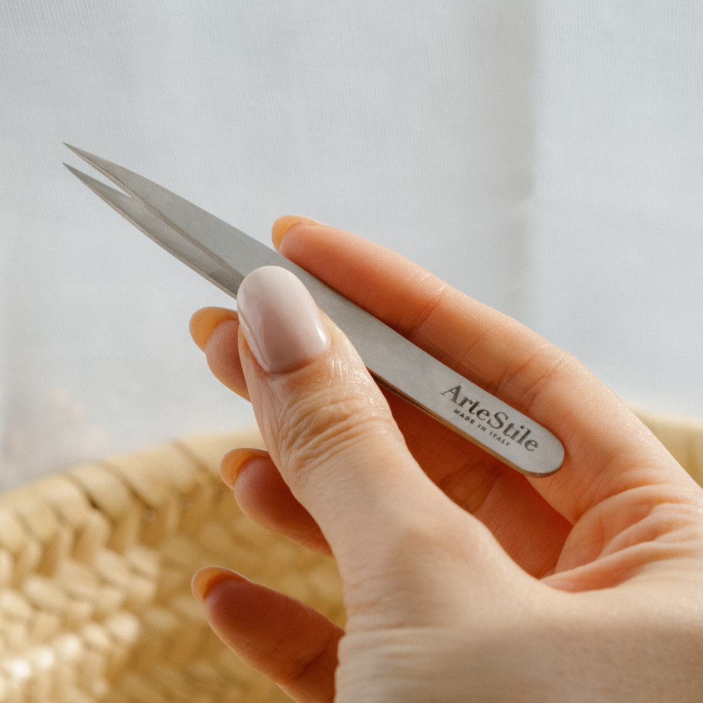 The Point Tip Tweezers